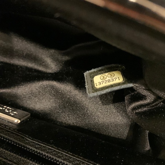 CHANEL Rare 🖤🤍Paris Shanghai Swarovski Studded Crystal Boucle Clutch CC Logo Bag - Picture 6 of 16